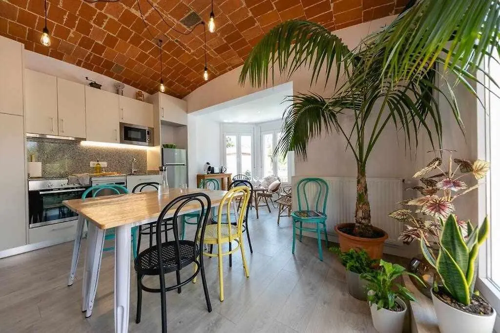 Newly Renovated Room W Pool & Bikeparking Gerona Gasthof