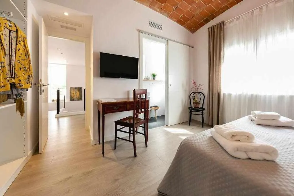 Newly Renovated Room W Pool & Bikeparking Girona Guest house