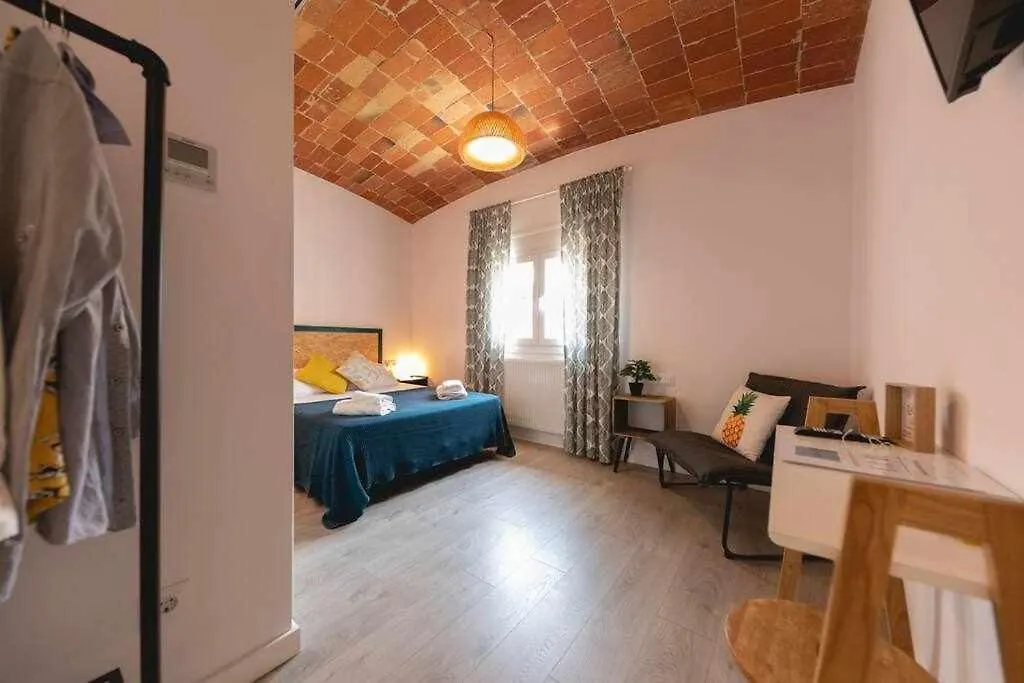 Newly Renovated Room W Pool & Bikeparking Girona Affittacamere